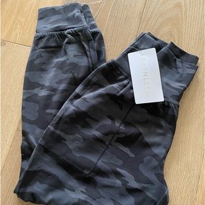 NWT Athleta Salutation Camo Jogger Sz XSP